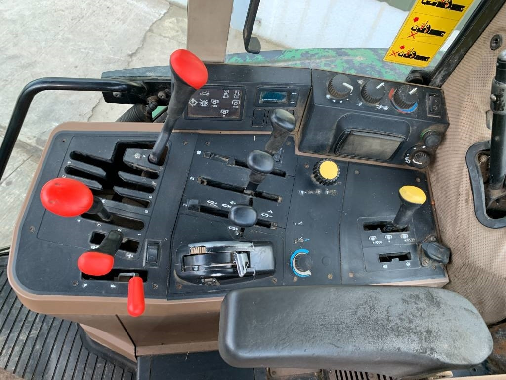 Traktors John Deere 6800: foto 8
