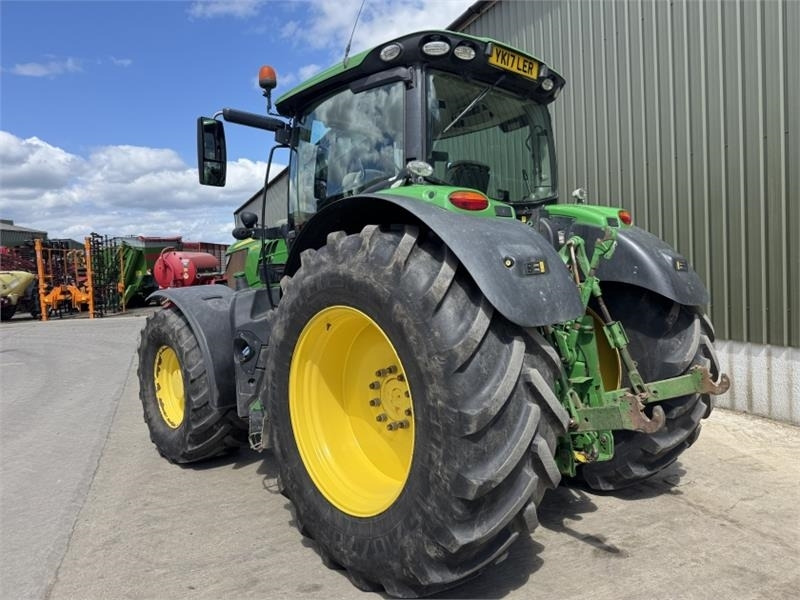 John Deere John Deere 6215R Autopower - Traktors: foto 2 John Deere John Deere 6215R Autopower - Traktors: foto 2