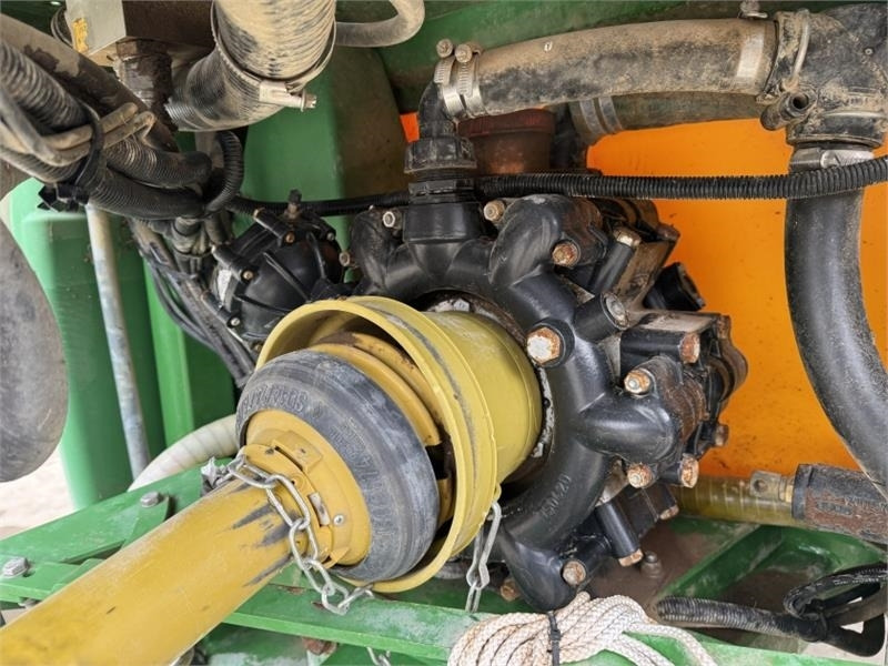 Uzkarināmais miglotājs John Deere John Deere 732 Trailed Sprayer: foto 7