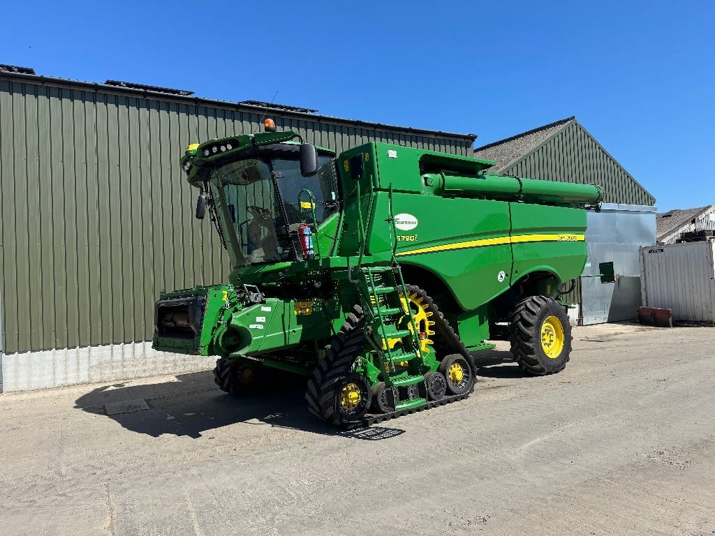 John Deere S790i c/w 735D Hydra Float - Labības kombains: foto 1 John Deere S790i c/w 735D Hydra Float - Labības kombains: foto 1