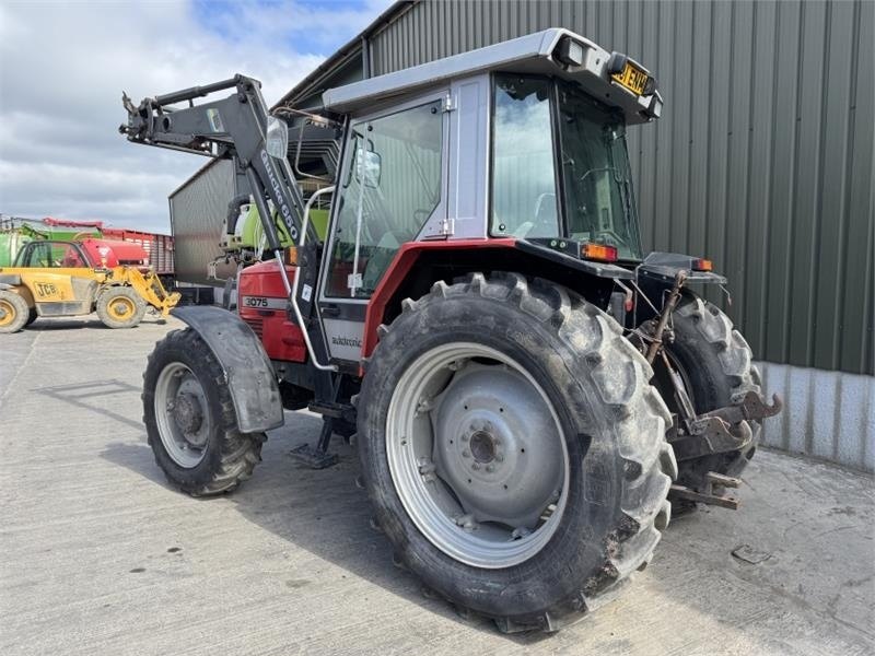Massey Ferguson Massey Ferguson 3075 Dynashift *Low Hours* - Traktors: foto 2 Massey Ferguson Massey Ferguson 3075 Dynashift *Low Hours* - Traktors: foto 2