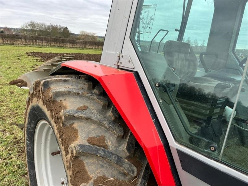 Massey Ferguson Massey Ferguson 3120 Dynashift - Traktors: foto 5 Massey Ferguson Massey Ferguson 3120 Dynashift - Traktors: foto 5