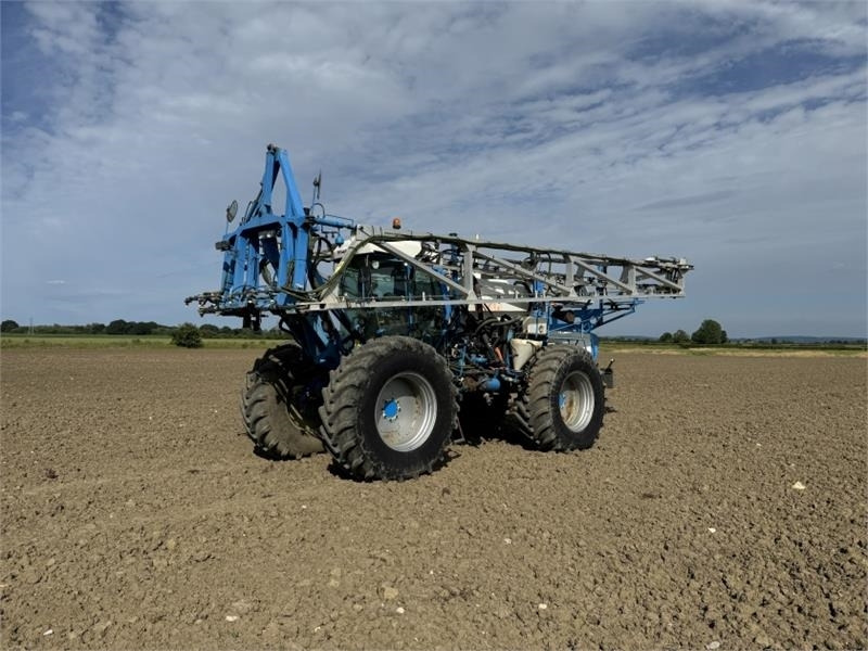 Matrot Matrot M44D 36m Self Propelled Sprayer - Uzkarināmais miglotājs: foto 1 Matrot Matrot M44D 36m Self Propelled Sprayer - Uzkarināmais miglotājs: foto 1