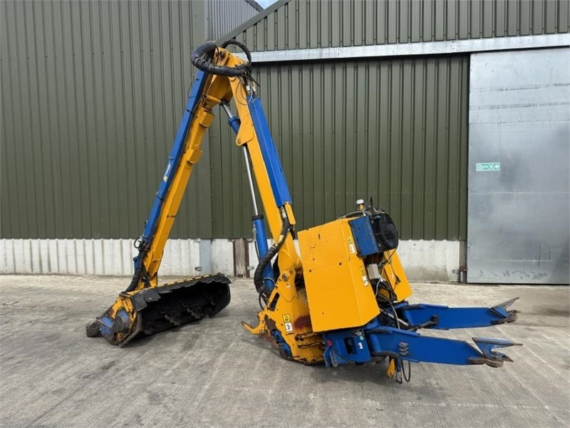 Bomford Turner B81-81T Hedge Cutter - Meža tehnika: foto 1 Bomford Turner B81-81T Hedge Cutter - Meža tehnika: foto 1