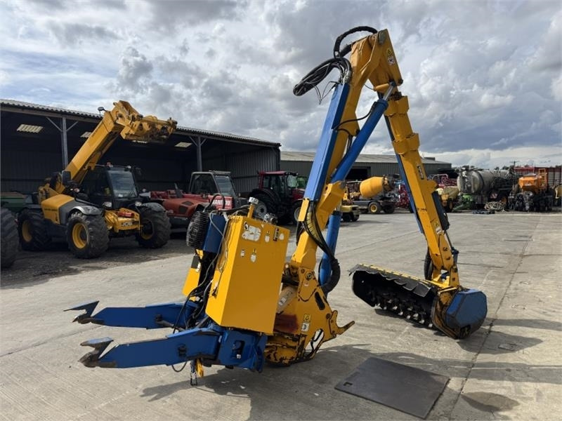 Bomford Turner B81-81T Hedge Cutter - Meža tehnika: foto 4 Bomford Turner B81-81T Hedge Cutter - Meža tehnika: foto 4