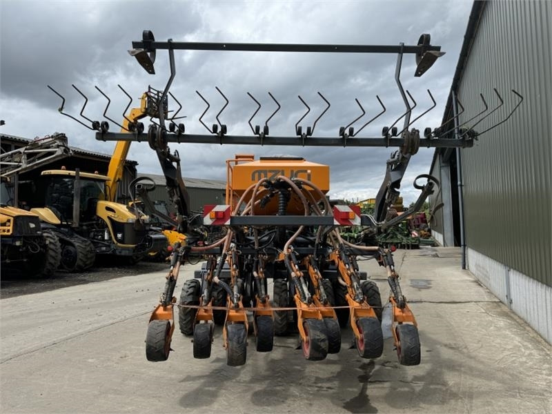 Mzuri Pro-Till 3T Seed Drill - Kombinētā sējmašīna: foto 4 Mzuri Pro-Till 3T Seed Drill - Kombinētā sējmašīna: foto 4