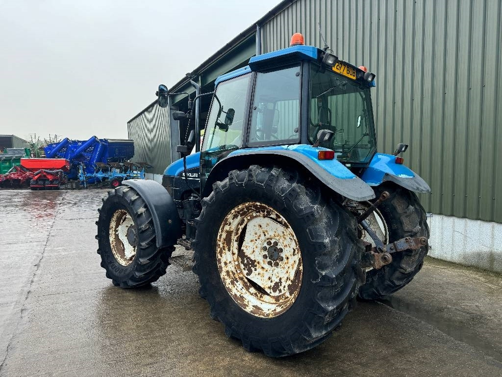 New Holland TS 100 - Traktors: foto 2 New Holland TS 100 - Traktors: foto 2