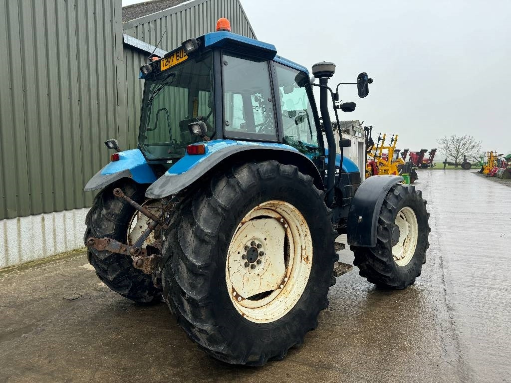 New Holland TS 100 - Traktors: foto 4 New Holland TS 100 - Traktors: foto 4