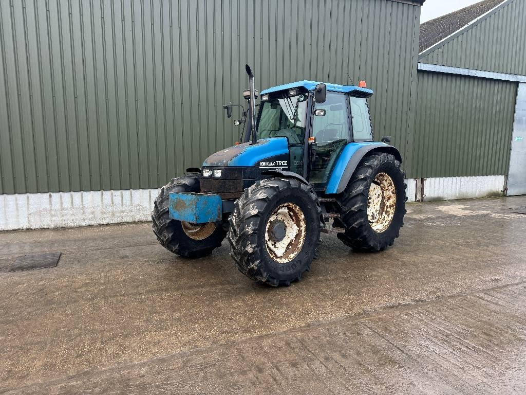 New Holland TS 100 - Traktors: foto 1 New Holland TS 100 - Traktors: foto 1