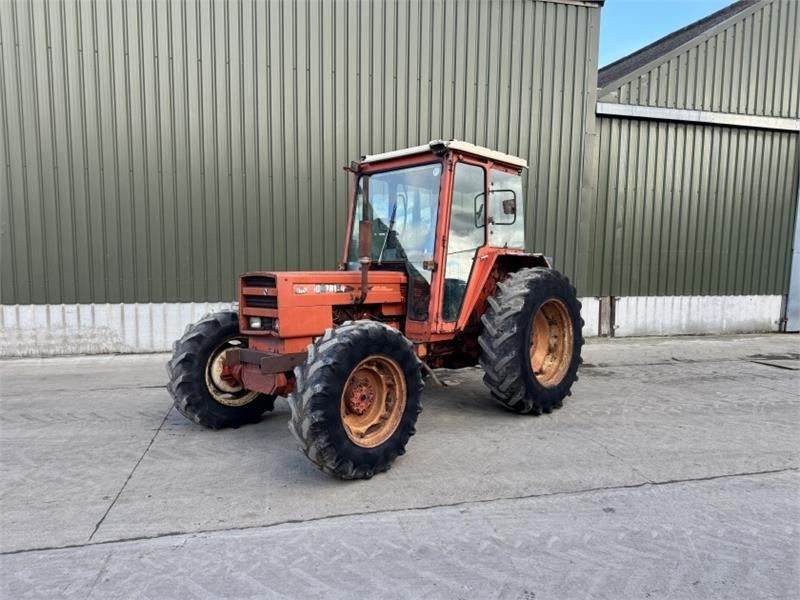 Renault Renault 781-4 4WD Tractor - Traktors: foto 1 Renault Renault 781-4 4WD Tractor - Traktors: foto 1