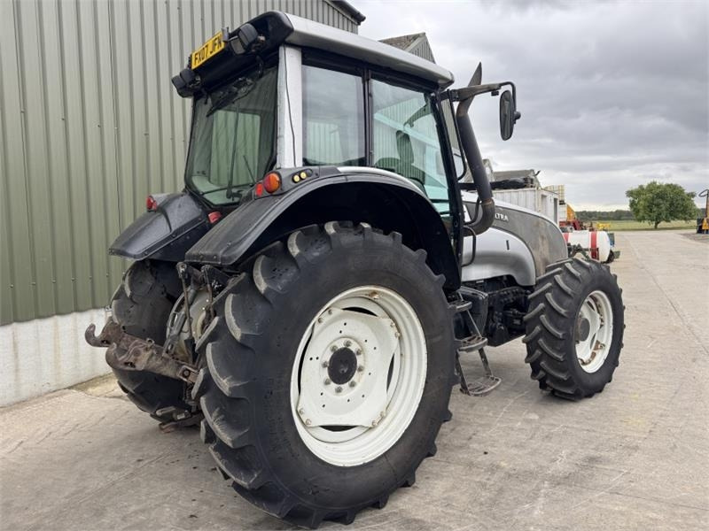 Valtra T121 Tractor - Traktors: foto 4 Valtra T121 Tractor - Traktors: foto 4