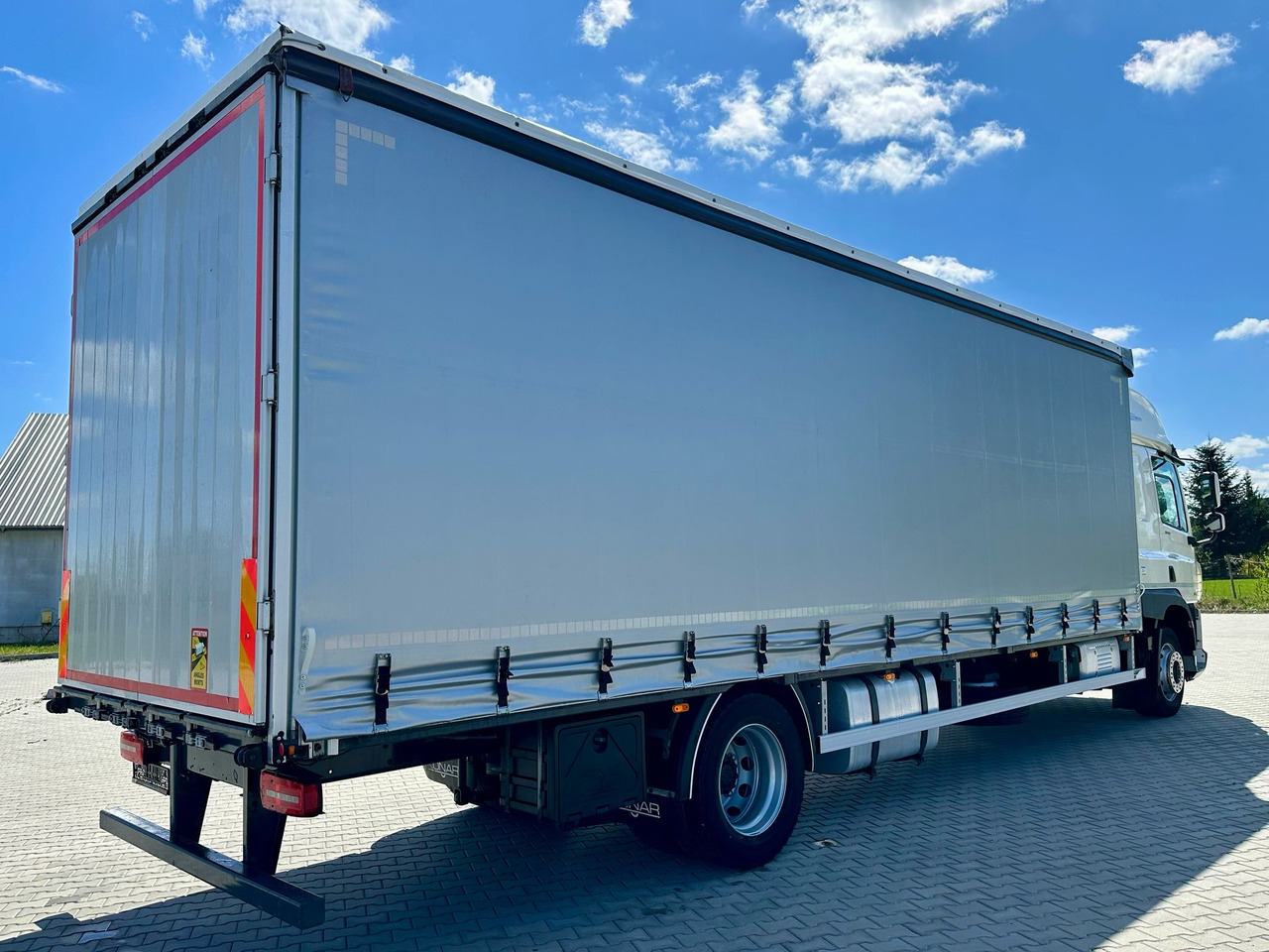 DAF CF 320 / FIRANKA / 21 EUROPALET / SYPIALKA / AUTOMAT / KLIMA POSTOJOWA / 2021 ROK TO - Kravas automašīna ar tentu: foto 4 DAF CF 320 / FIRANKA / 21 EUROPALET / SYPIALKA / AUTOMAT / KLIMA POSTOJOWA / 2021 ROK TO - Kravas automašīna ar tentu: foto 4