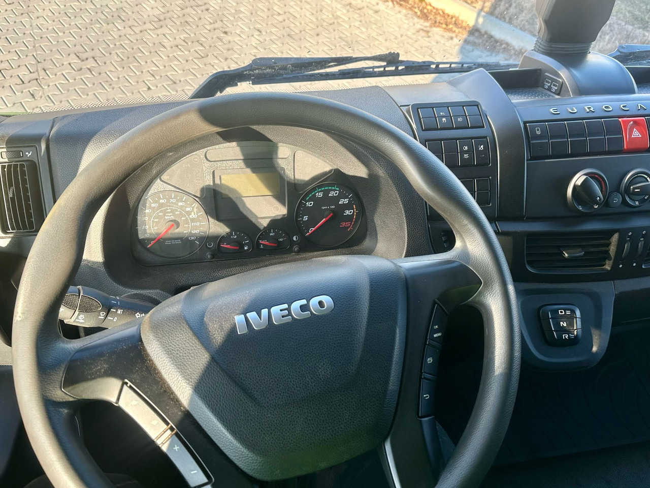 Kravas automašīna refrižerators IVECO EUROCARGO 160-280 / CHŁODNIA / 6.1 M DŁUGOŚCI / 15 EUROPALET / AUTOMAT / SYPIALKA / NISKI PRZEBIEG / 16 TON DMC / CARRIER SPALINOWO - ELEKTRYCZNY / 2018 ROK: foto 20 Kravas automašīna refrižerators IVECO EUROCARGO 160-280 / CHŁODNIA / 6.1 M DŁUGOŚCI / 15 EUROPALET / AUTOMAT / SYPIALKA / NISKI PRZEBIEG / 16 TON DMC / CARRIER SPALINOWO - ELEKTRYCZNY / 2018 ROK: foto 20