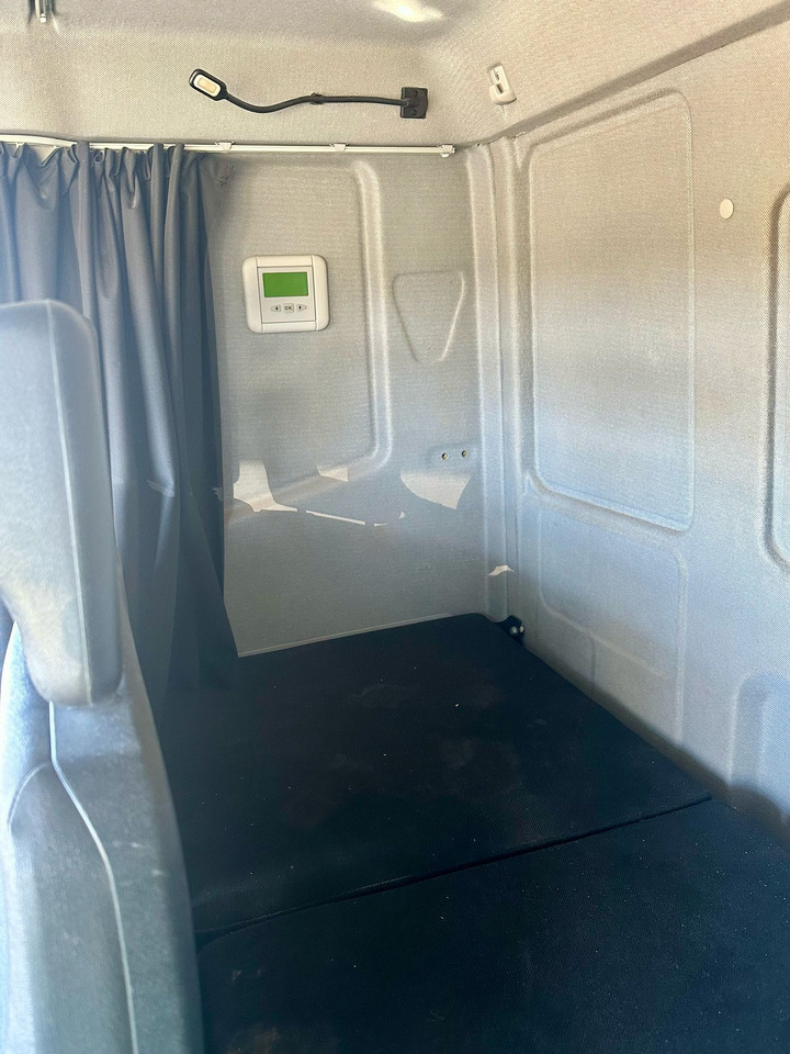 Kravas automašīna refrižerators IVECO EUROCARGO 160-280 / CHŁODNIA / 6.1 M DŁUGOŚCI / 15 EUROPALET / AUTOMAT / SYPIALKA / NISKI PRZEBIEG / 16 TON DMC / CARRIER SPALINOWO - ELEKTRYCZNY / 2018 ROK: foto 21 Kravas automašīna refrižerators IVECO EUROCARGO 160-280 / CHŁODNIA / 6.1 M DŁUGOŚCI / 15 EUROPALET / AUTOMAT / SYPIALKA / NISKI PRZEBIEG / 16 TON DMC / CARRIER SPALINOWO - ELEKTRYCZNY / 2018 ROK: foto 21