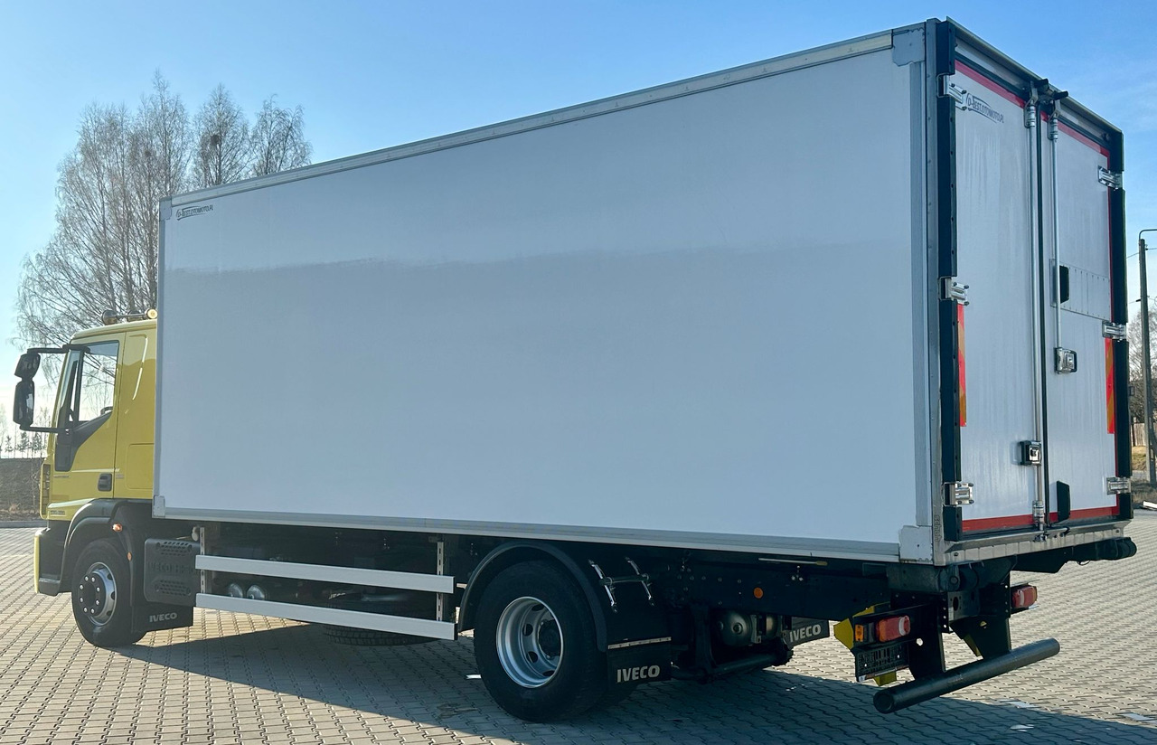 IVECO EUROCARGO 160-280 / CHŁODNIA / 6.1 M DŁUGOŚCI / 15 EUROPALET / AUTOMAT / SYPIALKA / NISKI PRZEBIEG / 16 TON DMC / CARRIER SPALINOWO - ELEKTRYCZNY / 2018 ROK - Kravas automašīna refrižerators: foto 4 IVECO EUROCARGO 160-280 / CHŁODNIA / 6.1 M DŁUGOŚCI / 15 EUROPALET / AUTOMAT / SYPIALKA / NISKI PRZEBIEG / 16 TON DMC / CARRIER SPALINOWO - ELEKTRYCZNY / 2018 ROK - Kravas automašīna refrižerators: foto 4