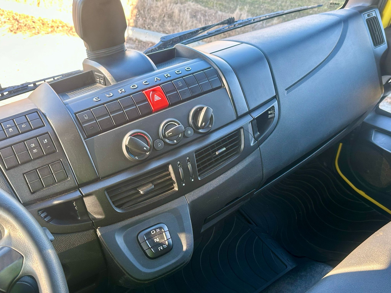 Kravas automašīna refrižerators IVECO EUROCARGO 160-280 / CHŁODNIA / 6.1 M DŁUGOŚCI / 15 EUROPALET / AUTOMAT / SYPIALKA / NISKI PRZEBIEG / 16 TON DMC / CARRIER SPALINOWO - ELEKTRYCZNY / 2018 ROK: foto 18 Kravas automašīna refrižerators IVECO EUROCARGO 160-280 / CHŁODNIA / 6.1 M DŁUGOŚCI / 15 EUROPALET / AUTOMAT / SYPIALKA / NISKI PRZEBIEG / 16 TON DMC / CARRIER SPALINOWO - ELEKTRYCZNY / 2018 ROK: foto 18