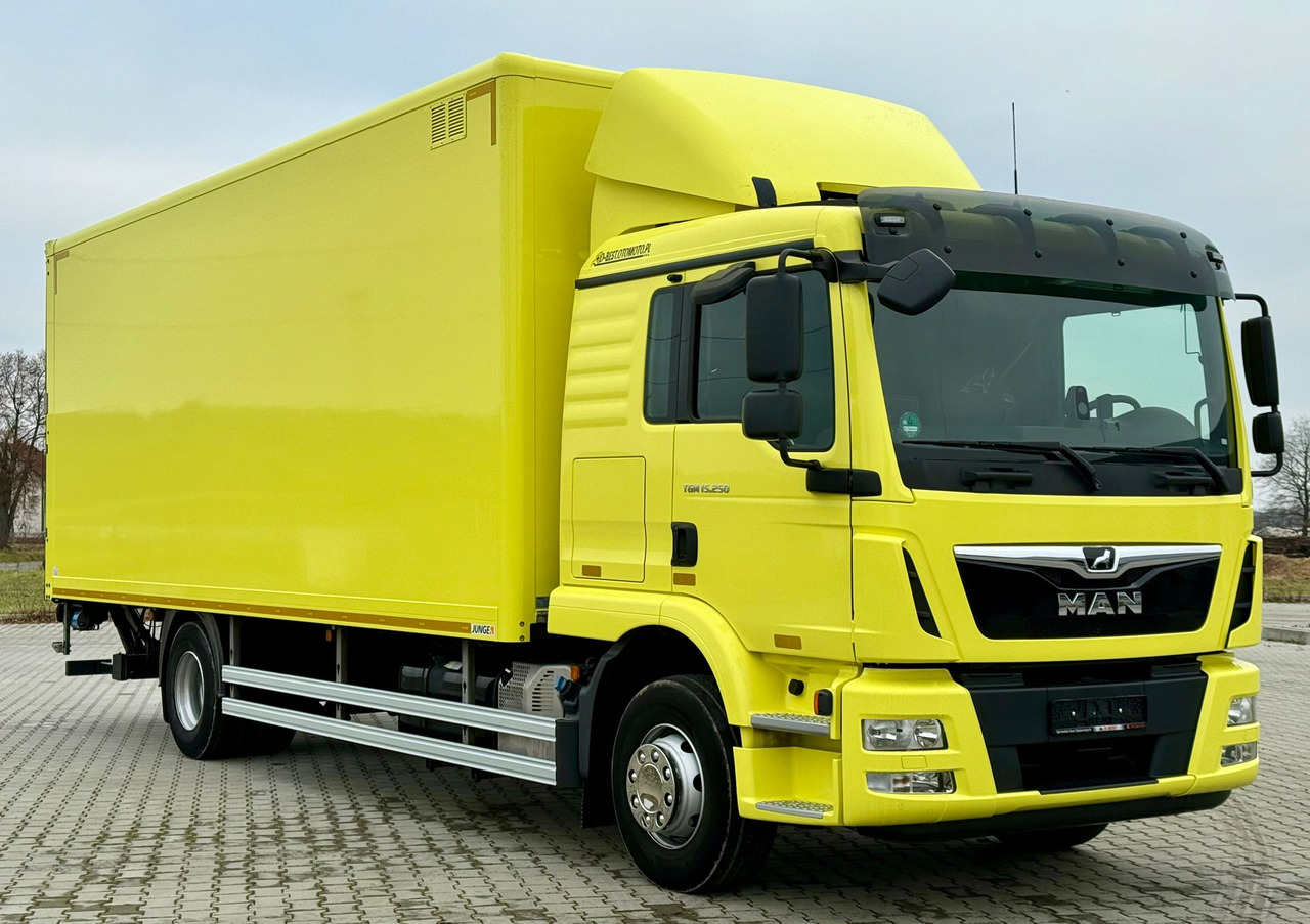 MAN TGM 15.250 / IZOTERMA / WINDA / 18 EUROPALET / ŁADOWNOŚĆ 7 615 KG / 150 TYŚ KM / AUTOMAT / JAK NOWY / 2020 ROK / KONTENER - Izometriskais kravas automašīna: foto 1 MAN TGM 15.250 / IZOTERMA / WINDA / 18 EUROPALET / ŁADOWNOŚĆ 7 615 KG / 150 TYŚ KM / AUTOMAT / JAK NOWY / 2020 ROK / KONTENER - Izometriskais kravas automašīna: foto 1