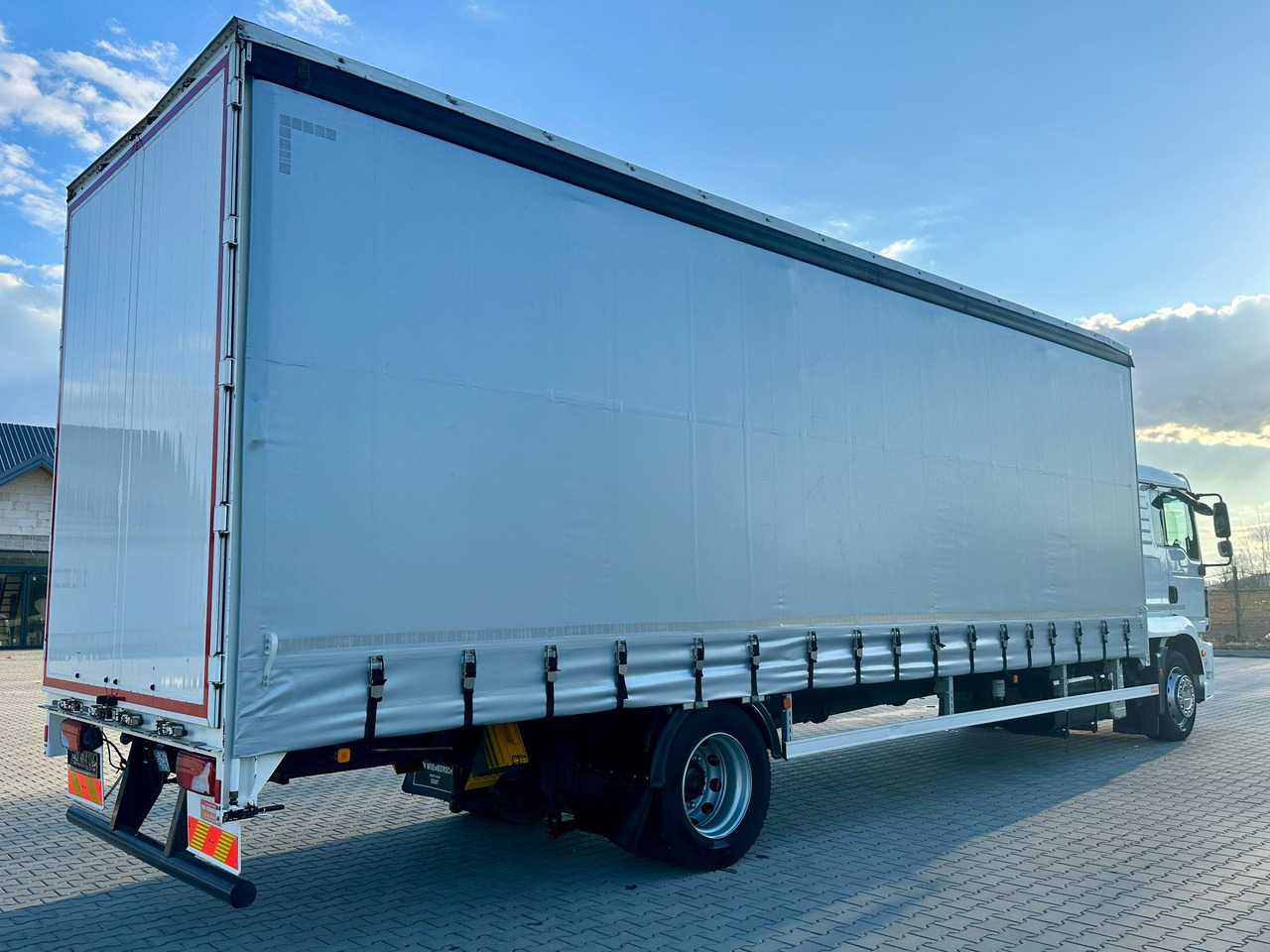 MAN TGM 18.290 / FIRANKA / WINDA / 22 EUROPALETY / AUTOMAT / SYPIALKA / 9 059 KG ŁADOWNOŚCI / NISKI PRZEBIEG / ZSUWANY DACH / EURO 6 - Kravas automašīna ar tentu: foto 5 MAN TGM 18.290 / FIRANKA / WINDA / 22 EUROPALETY / AUTOMAT / SYPIALKA / 9 059 KG ŁADOWNOŚCI / NISKI PRZEBIEG / ZSUWANY DACH / EURO 6 - Kravas automašīna ar tentu: foto 5