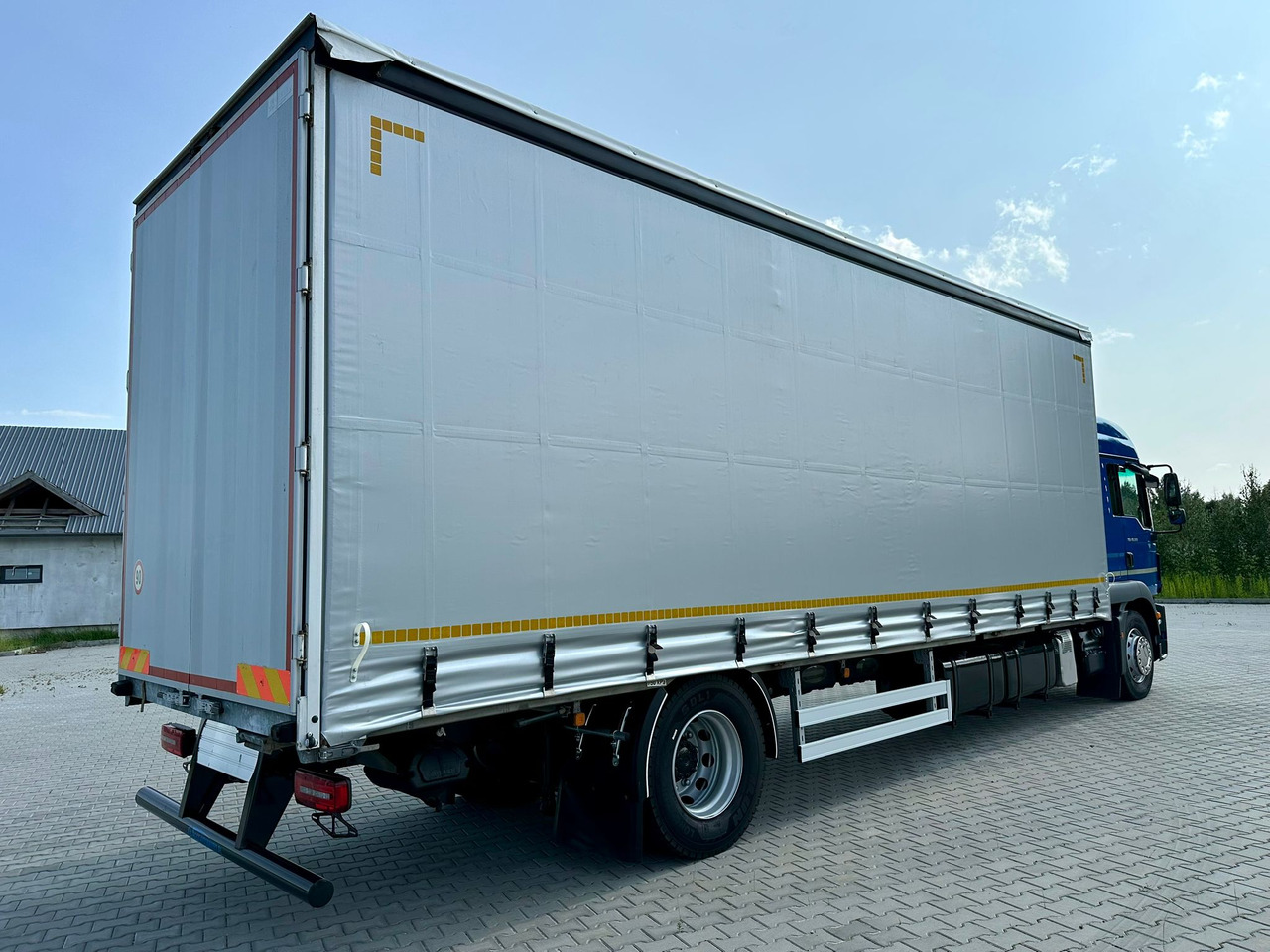 MAN TGM 18.320 / FIRANKA / 20 EUROPALET / 8.3 M DŁUGOŚCI / AUTOMAT / SYPIALKA / 2018 ROK / 9 809 KG ŁADOWNOŚCI - Kravas automašīna ar tentu: foto 4 MAN TGM 18.320 / FIRANKA / 20 EUROPALET / 8.3 M DŁUGOŚCI / AUTOMAT / SYPIALKA / 2018 ROK / 9 809 KG ŁADOWNOŚCI - Kravas automašīna ar tentu: foto 4