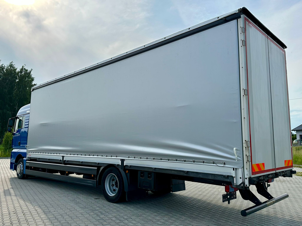 MAN TGX 18.360 / BURTO - FIRANKA / 23 PALETY / SYPIALKA / AUTOMAT / 2021 ROK / SPROWADZONY / SERWISOW - Kravas automašīna ar tentu: foto 4 MAN TGX 18.360 / BURTO - FIRANKA / 23 PALETY / SYPIALKA / AUTOMAT / 2021 ROK / SPROWADZONY / SERWISOW - Kravas automašīna ar tentu: foto 4