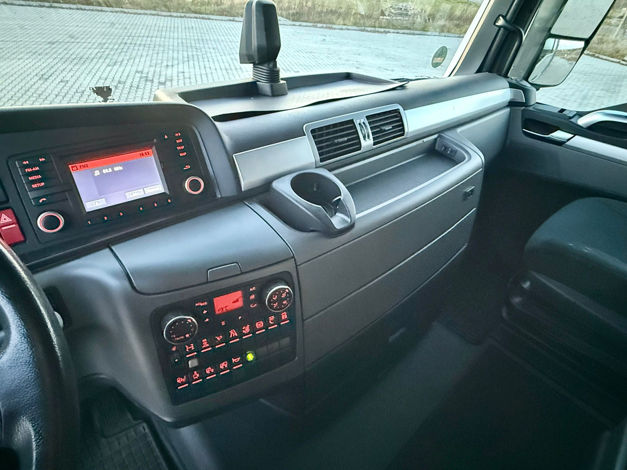 MAN TGX 18.400 / FIRANKA / KONTENER / NISKI PRZEBIEG / EURO 6 / AUTOMAT / SYPIALKA / 2016 ROK līzingu MAN TGX 18.400 / FIRANKA / KONTENER / NISKI PRZEBIEG / EURO 6 / AUTOMAT / SYPIALKA / 2016 ROK: foto 21