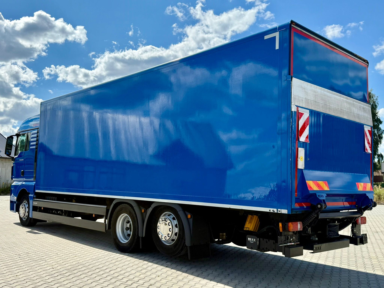 MAN TGX 26.420 / KONTENER / WINDA / 8.5 M DŁUGOŚCI / 21 EUROPALET / 6x2 / 3 OŚ PODNOSZONA I SKRĘTNA / ŁADOWNOŚĆ 14 415 KG / 2018 ROK / Z NIEMIEC - Kravas automašīna ar slēgto virsbūvi: foto 5 MAN TGX 26.420 / KONTENER / WINDA / 8.5 M DŁUGOŚCI / 21 EUROPALET / 6x2 / 3 OŚ PODNOSZONA I SKRĘTNA / ŁADOWNOŚĆ 14 415 KG / 2018 ROK / Z NIEMIEC - Kravas automašīna ar slēgto virsbūvi: foto 5