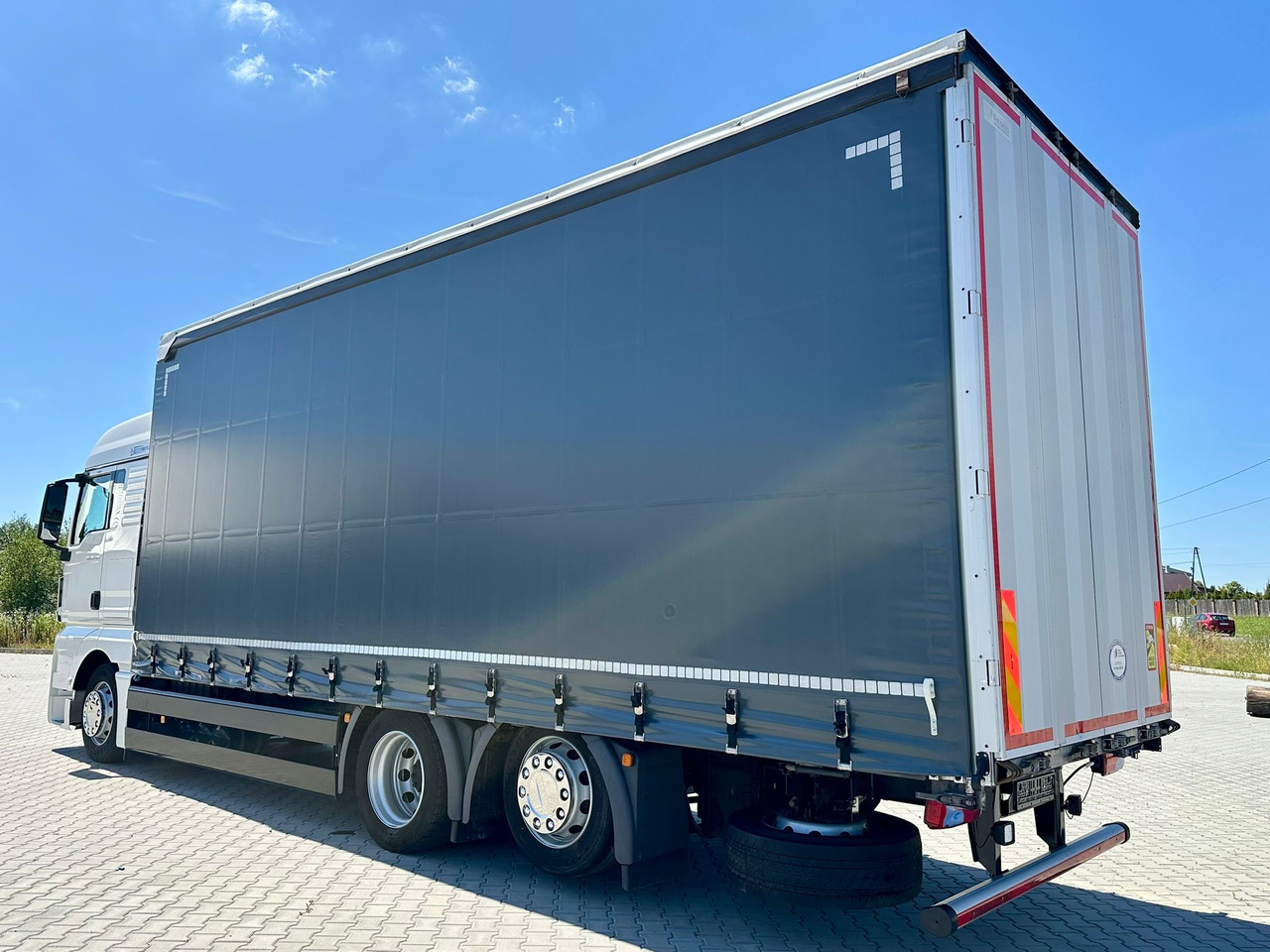 MAN TGX 26.460 / FIRANKA / 19 EUROPALET / 7.75 M / 6X2 / OŚ PODNOSZONA / AU - Kravas automašīna ar tentu: foto 4 MAN TGX 26.460 / FIRANKA / 19 EUROPALET / 7.75 M / 6X2 / OŚ PODNOSZONA / AU - Kravas automašīna ar tentu: foto 4