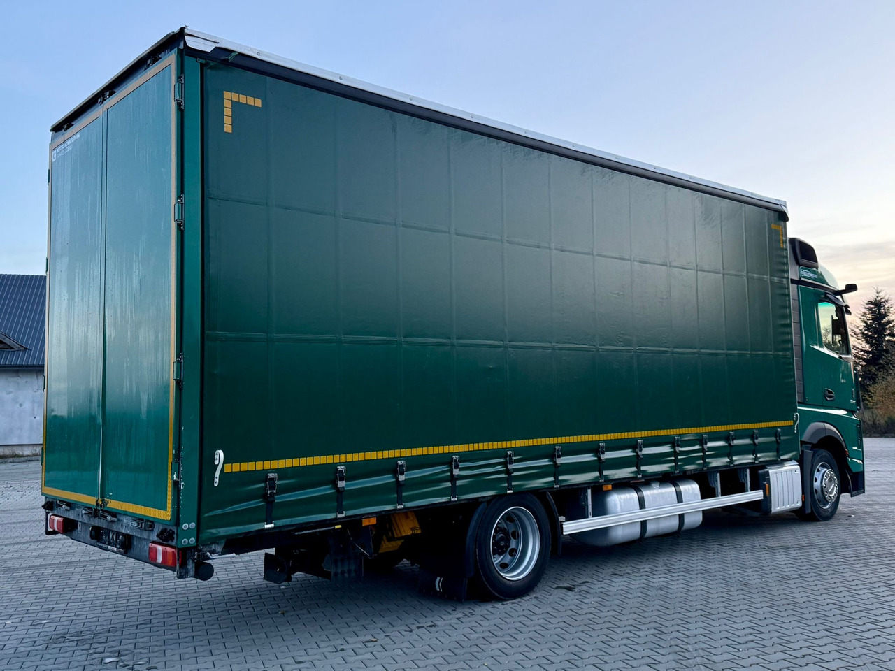 MERCEDES-BENZ ACTROS 1845 / FIRANKA / 19 EUROPALET / DUŻA KABINA / AUTOMAT / 2021 - Kravas automašīna ar tentu: foto 4 MERCEDES-BENZ ACTROS 1845 / FIRANKA / 19 EUROPALET / DUŻA KABINA / AUTOMAT / 2021 - Kravas automašīna ar tentu: foto 4