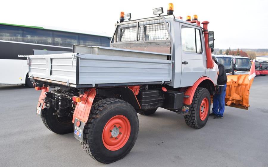 Mercedes-Benz Unimog 424 - Kravas automašīna pašizgāzējs: foto 4 Mercedes-Benz Unimog 424 - Kravas automašīna pašizgāzējs: foto 4