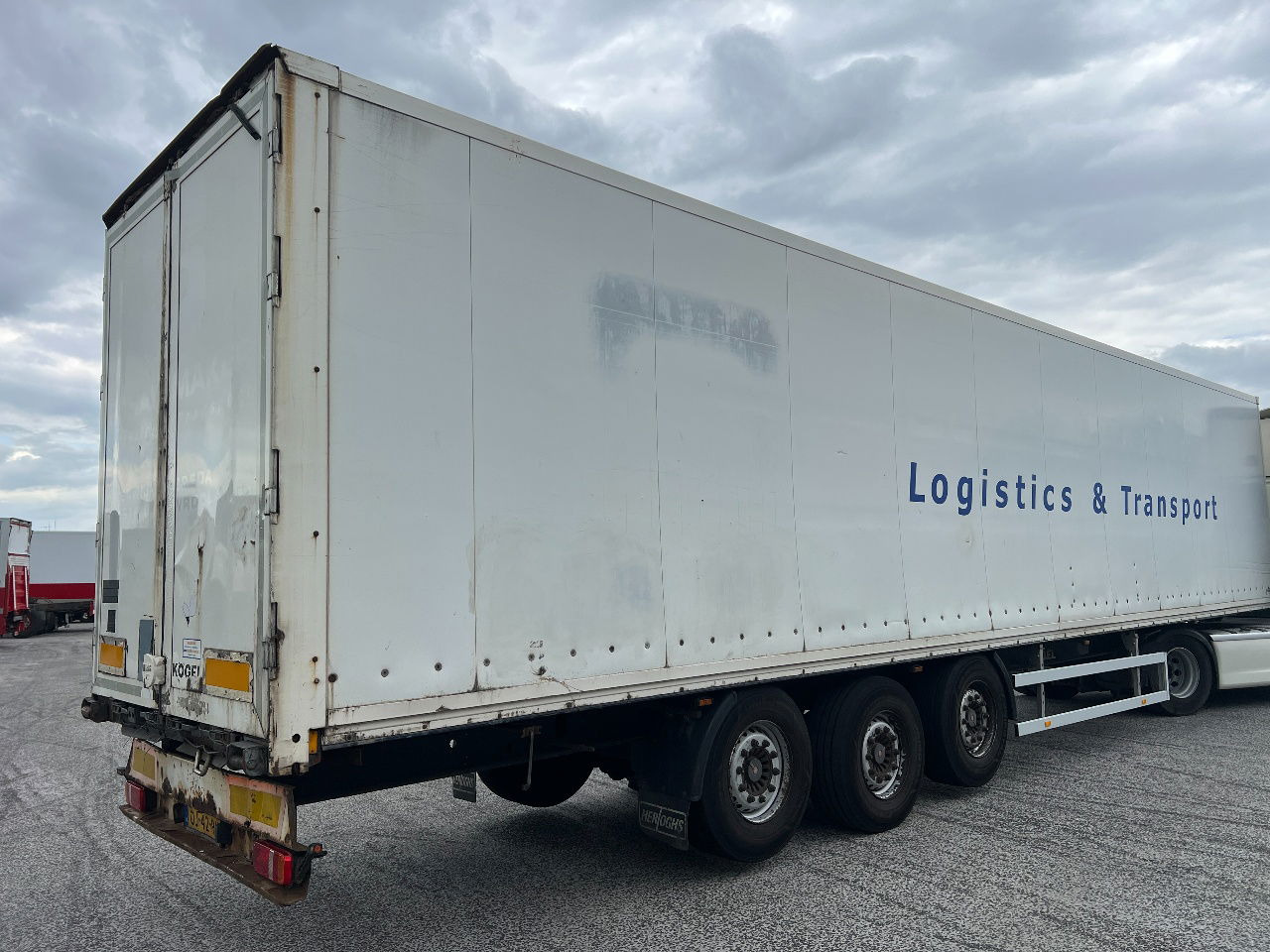 Kögel 2x lift axle, SAF disc - Puspiekabe slēgtā virsbūve: foto 3 Kögel 2x lift axle, SAF disc - Puspiekabe slēgtā virsbūve: foto 3