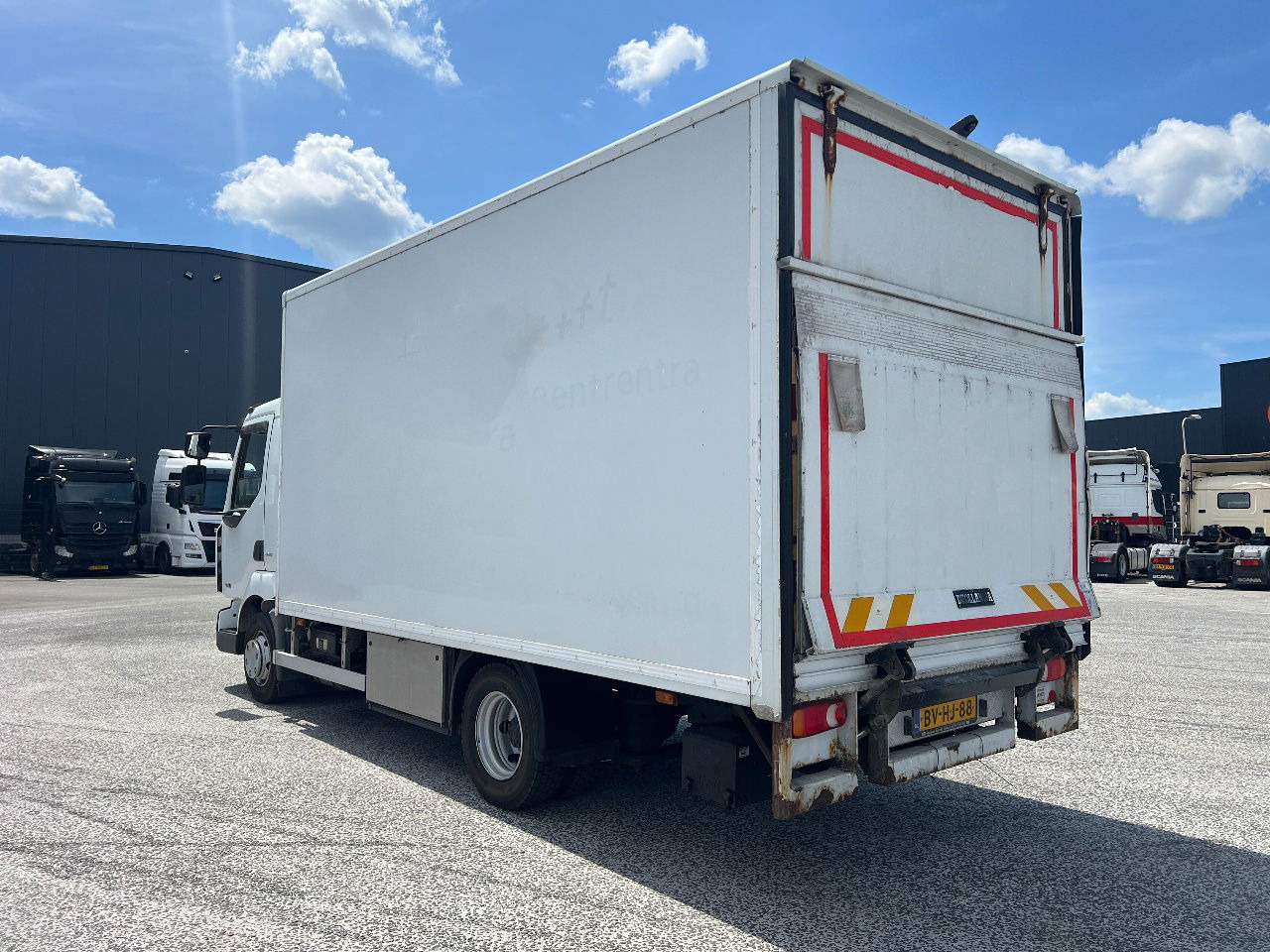 Renault Midliner 160 Manual - Kravas automašīna ar slēgto virsbūvi: foto 4 Renault Midliner 160 Manual - Kravas automašīna ar slēgto virsbūvi: foto 4