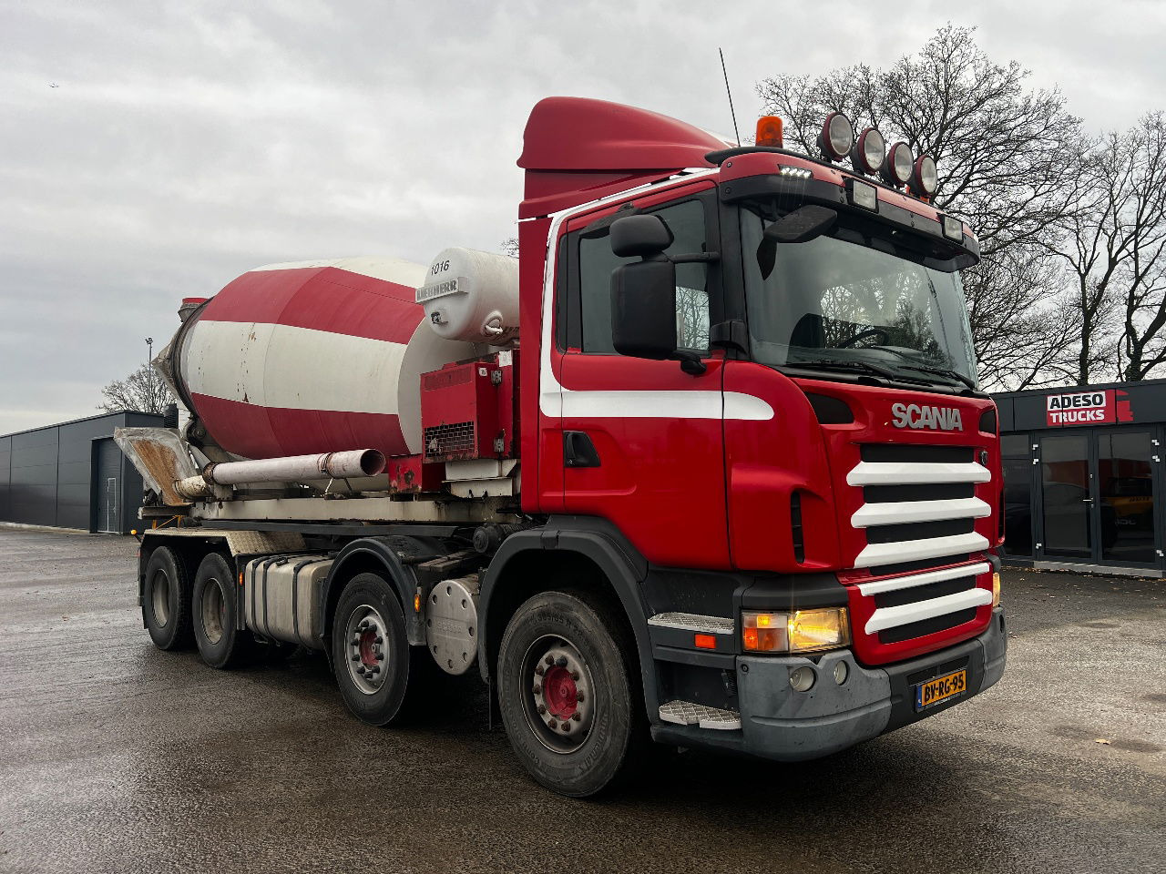 Scania G420 8x4 Liebherr 10m3 mixer met eigen motor - Betonvedējs: foto 2 Scania G420 8x4 Liebherr 10m3 mixer met eigen motor - Betonvedējs: foto 2