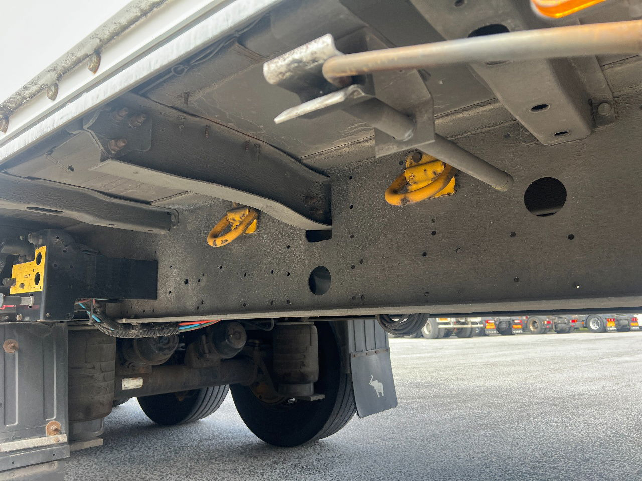 Schmitz Cargobull Isoliert koffer, SAF achsen - Puspiekabe slēgtā virsbūve: foto 5 Schmitz Cargobull Isoliert koffer, SAF achsen - Puspiekabe slēgtā virsbūve: foto 5