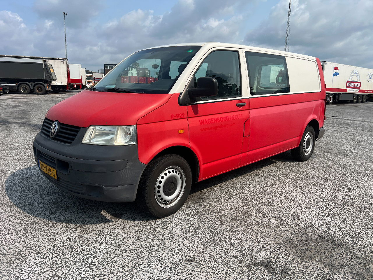 Volkswagen Transporter 2.5 TDI, Klima - Mazs furgons: foto 1 Volkswagen Transporter 2.5 TDI, Klima - Mazs furgons: foto 1