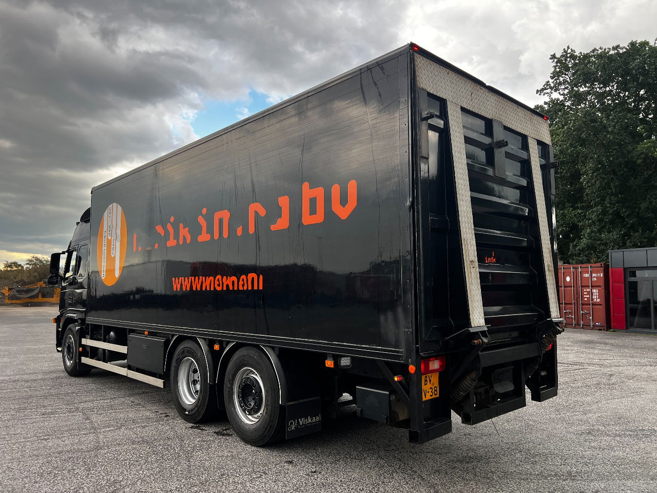Volvo FM 9.300 Globe 6x2, Euro 5 - Kravas automašīna ar slēgto virsbūvi: foto 4 Volvo FM 9.300 Globe 6x2, Euro 5 - Kravas automašīna ar slēgto virsbūvi: foto 4