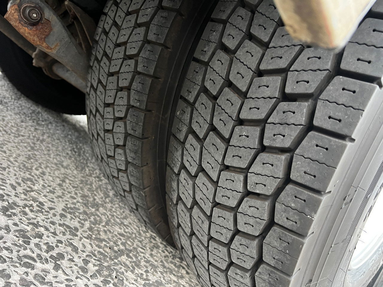 Volvo FM 9.300 Globe 6x2, Euro 5 - Kravas automašīna ar slēgto virsbūvi: foto 5 Volvo FM 9.300 Globe 6x2, Euro 5 - Kravas automašīna ar slēgto virsbūvi: foto 5