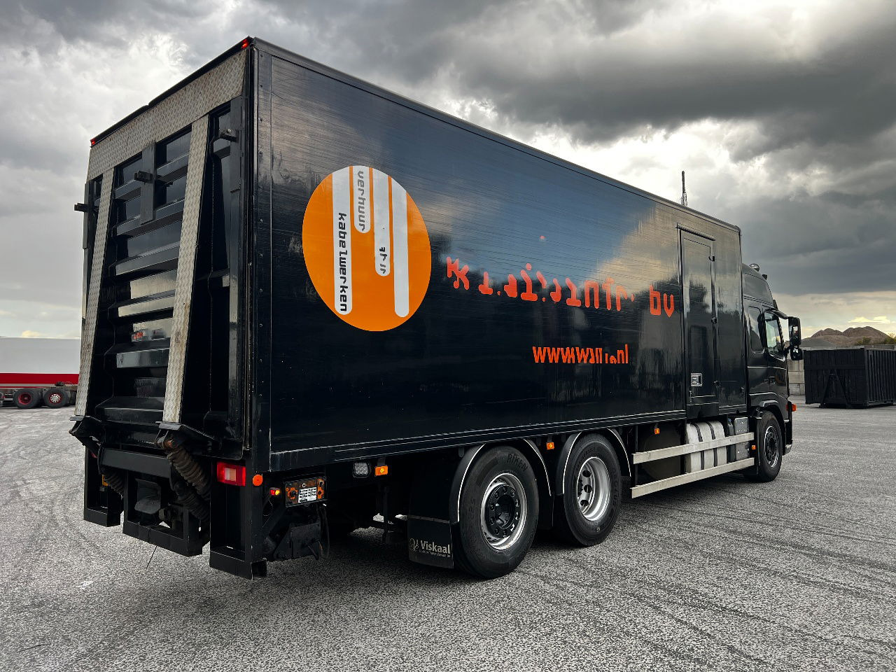 Volvo FM 9.300 Globe 6x2, Euro 5 - Kravas automašīna ar slēgto virsbūvi: foto 3 Volvo FM 9.300 Globe 6x2, Euro 5 - Kravas automašīna ar slēgto virsbūvi: foto 3