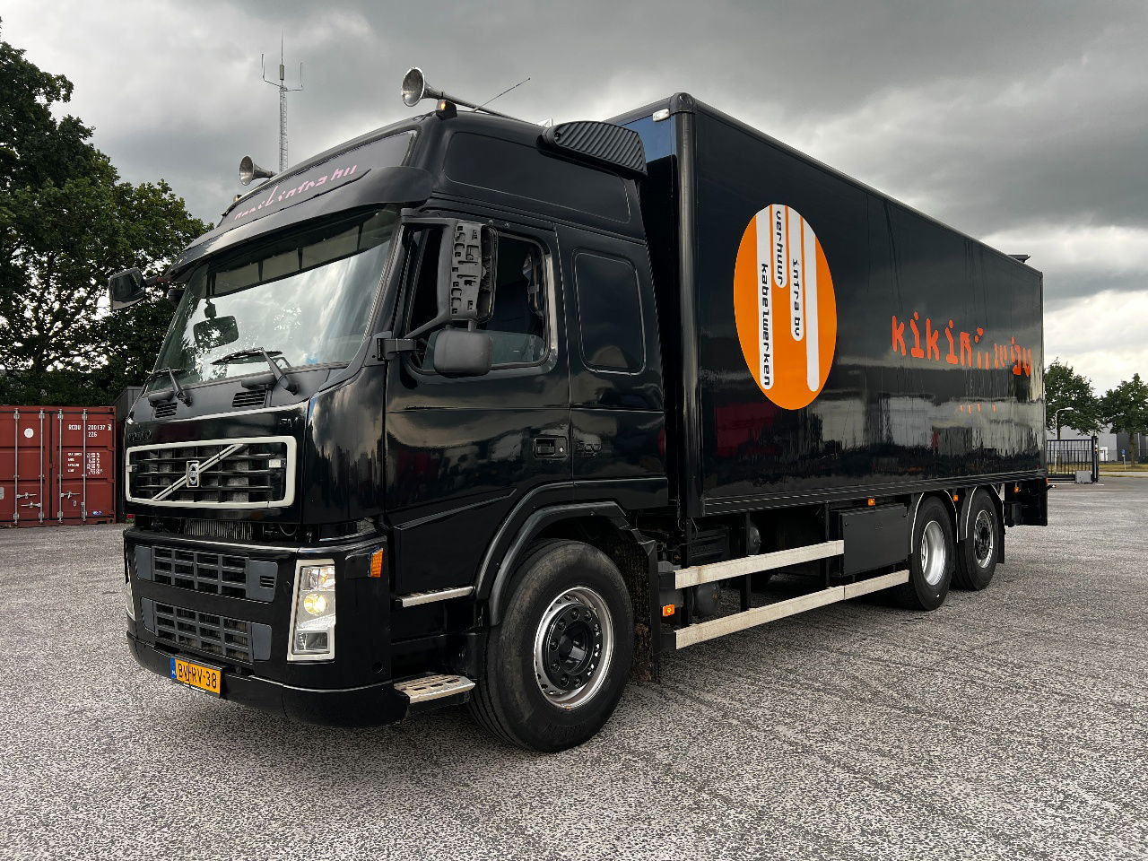 Volvo FM 9.300 Globe 6x2, Euro 5 - Kravas automašīna ar slēgto virsbūvi: foto 1 Volvo FM 9.300 Globe 6x2, Euro 5 - Kravas automašīna ar slēgto virsbūvi: foto 1