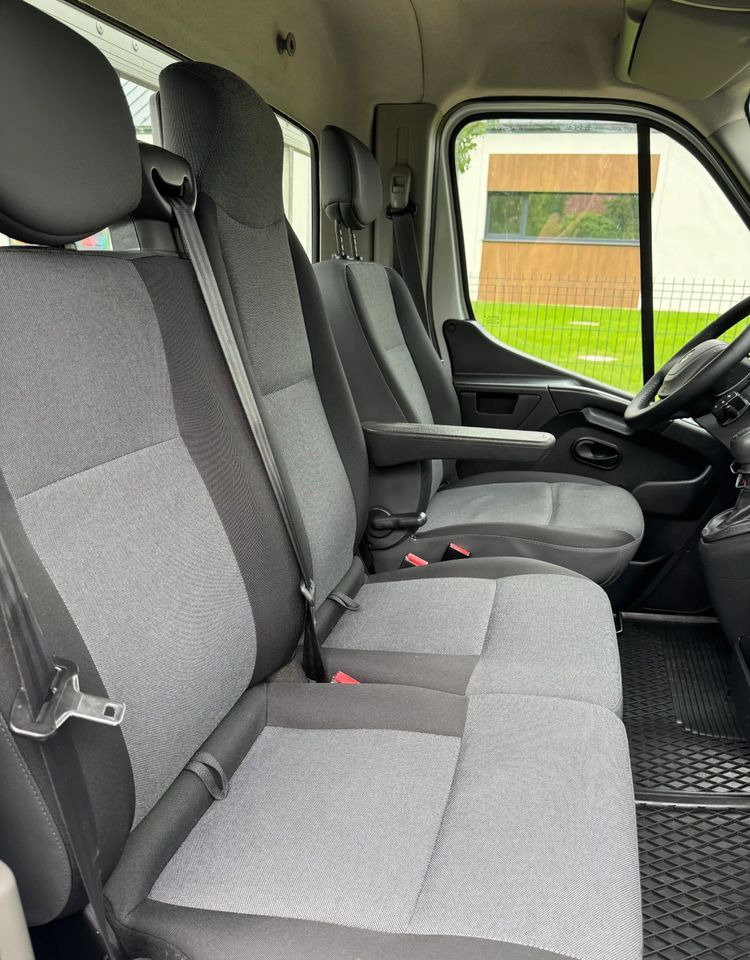 Automašīna ar kravas platformu Renault Master: foto 9
