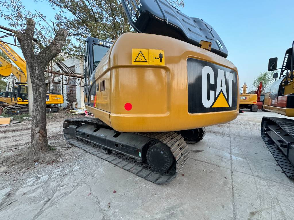 CAT 320 D-C7.1 enging - Kāpurķēžu ekskavators: foto 2 CAT 320 D-C7.1 enging - Kāpurķēžu ekskavators: foto 2