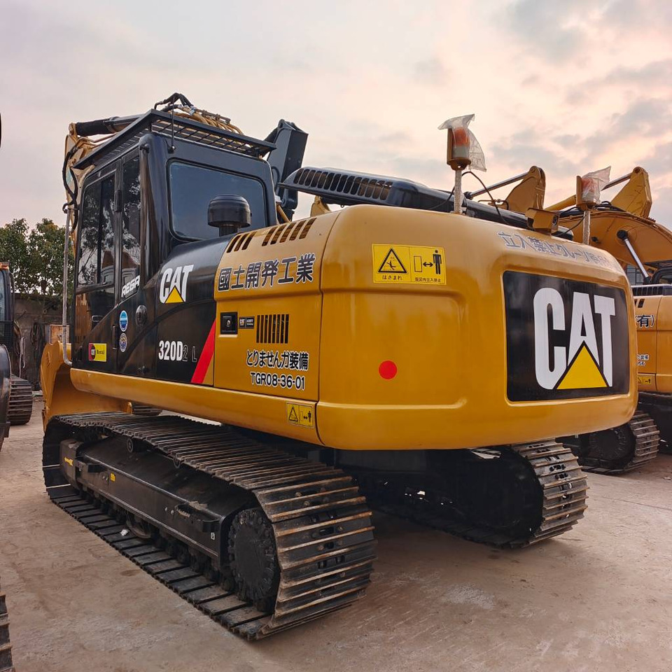 CAT 320 D - Kāpurķēžu ekskavators: foto 1 CAT 320 D - Kāpurķēžu ekskavators: foto 1