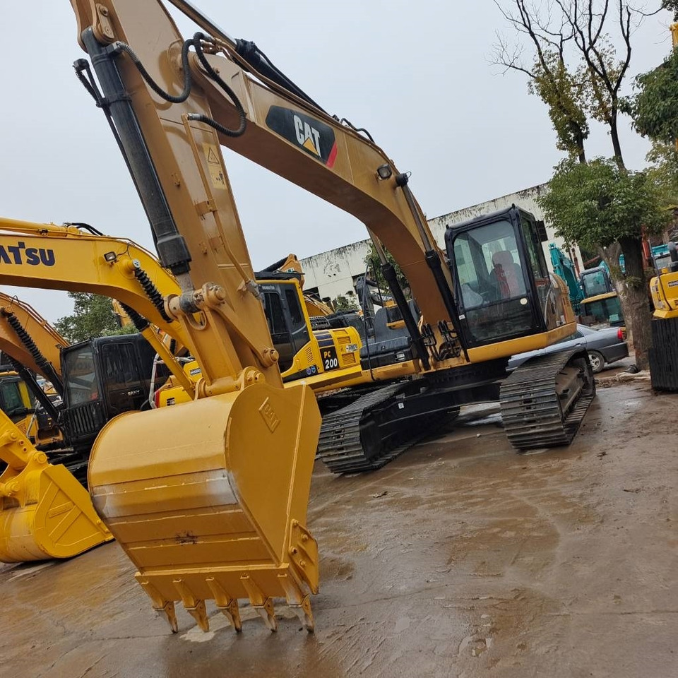 CAT 320 D L - Kāpurķēžu ekskavators: foto 2 CAT 320 D L - Kāpurķēžu ekskavators: foto 2