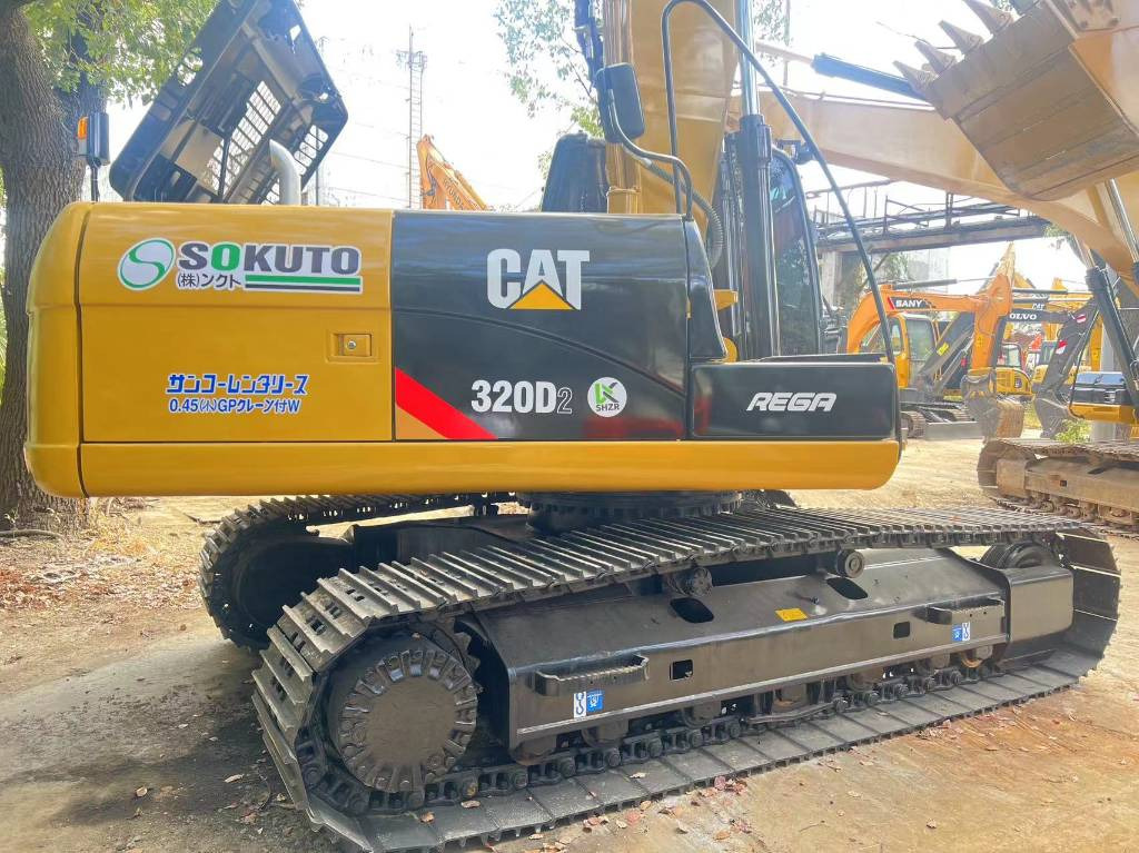Kāpurķēžu ekskavators CAT 320 D L: foto 1