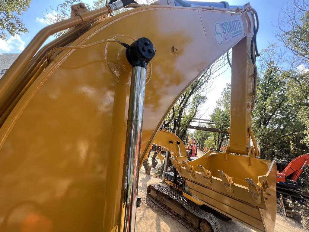 Kāpurķēžu ekskavators CAT 320 D L: foto 13