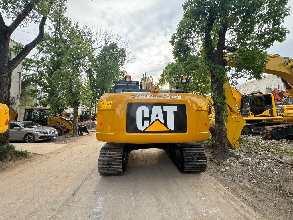 CAT 320 D2L - Kāpurķēžu ekskavators: foto 4 CAT 320 D2L - Kāpurķēžu ekskavators: foto 4