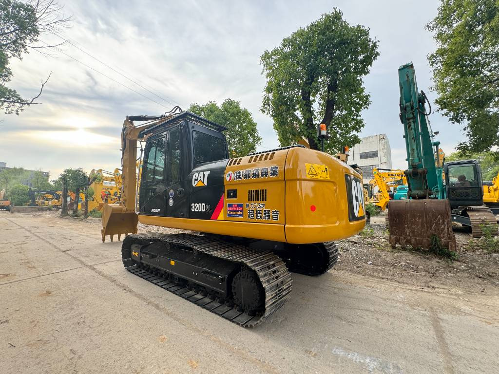 CAT 320 D2L - Kāpurķēžu ekskavators: foto 2 CAT 320 D2L - Kāpurķēžu ekskavators: foto 2