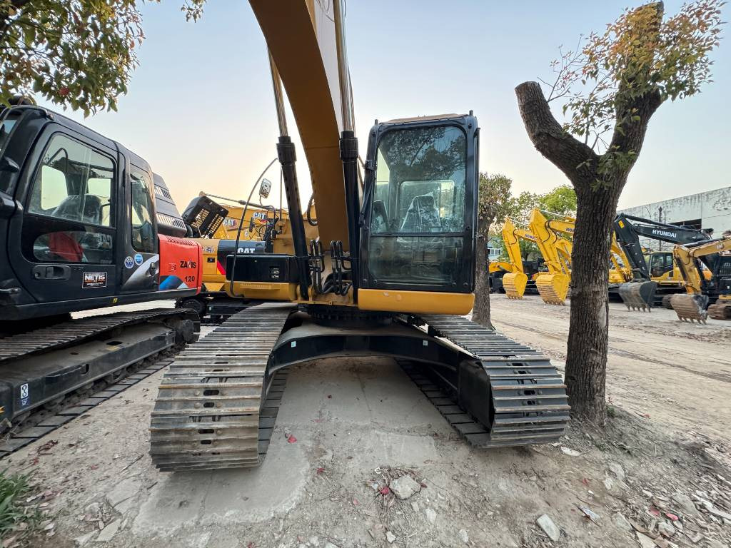 CAT 320D2L - Kāpurķēžu ekskavators: foto 4 CAT 320D2L - Kāpurķēžu ekskavators: foto 4