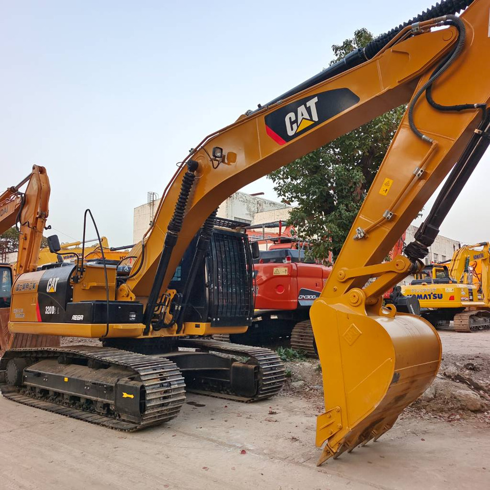 CAT 320D2L - Kāpurķēžu ekskavators: foto 1 CAT 320D2L - Kāpurķēžu ekskavators: foto 1