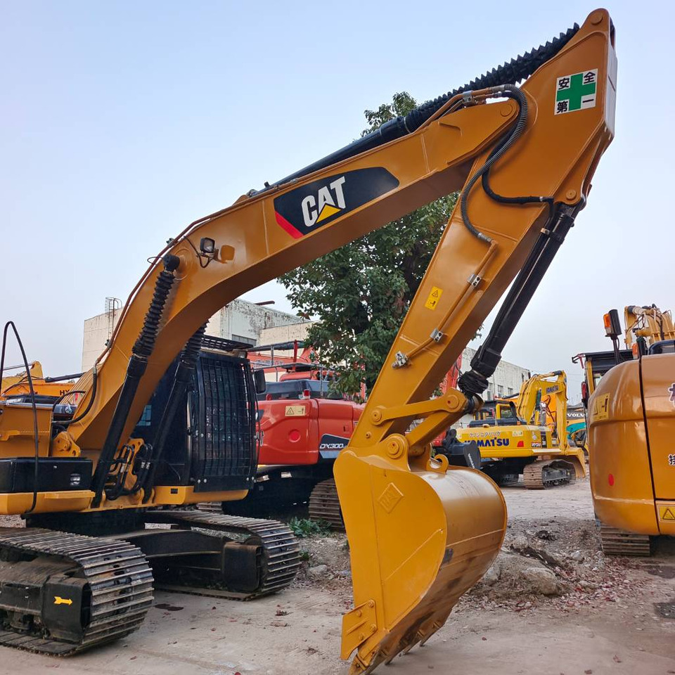 CAT 320D2L - Kāpurķēžu ekskavators: foto 2 CAT 320D2L - Kāpurķēžu ekskavators: foto 2
