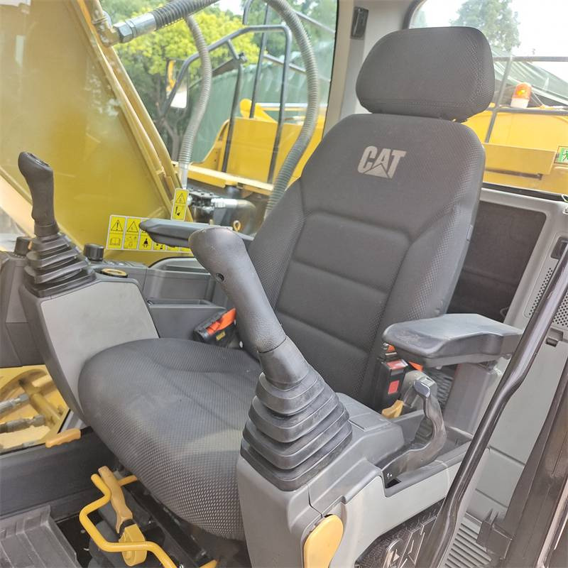 Kāpurķēžu ekskavators CAT 320GC: foto 26